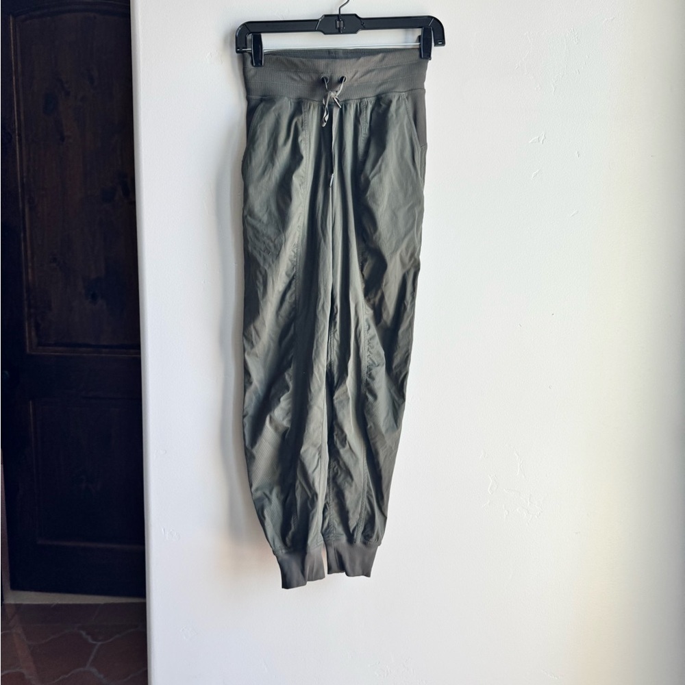 Lululemon Olive Green Joggers 0 Athleisure Travel Pants Workout Comfy